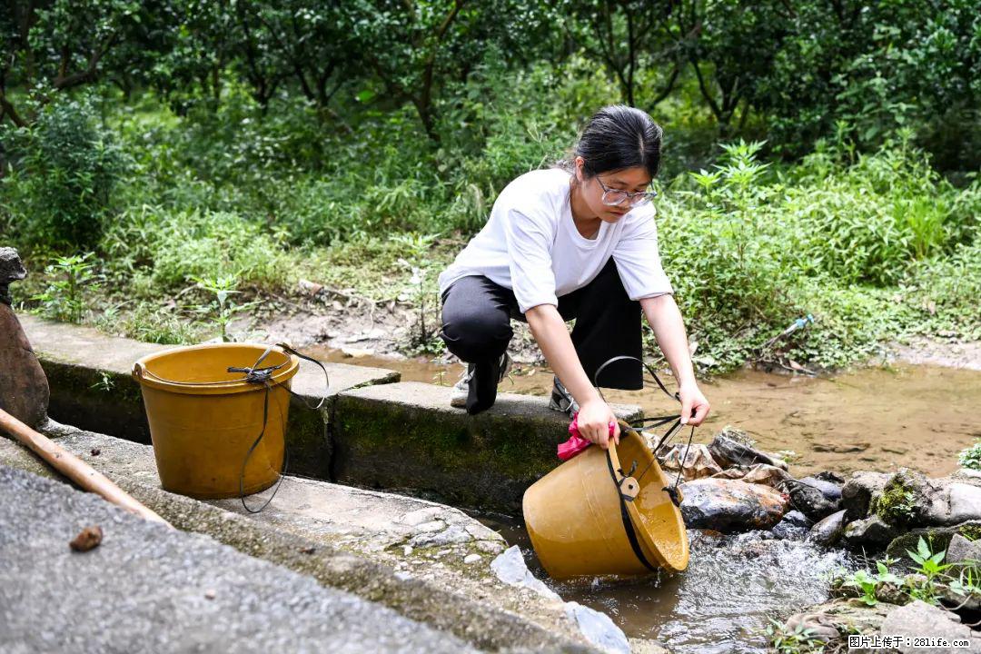 全网追的“扁担女孩”，找了一份暑假工，时薪12元 - 玉树生活资讯 - 玉树28生活网 ys.28life.com