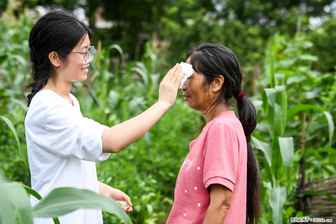 全网追的“扁担女孩”，找了一份暑假工，时薪12元 - 玉树生活资讯 - 玉树28生活网 ys.28life.com